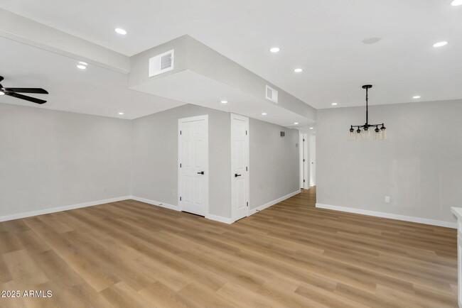 Building Photo - 800 E Melrose Dr