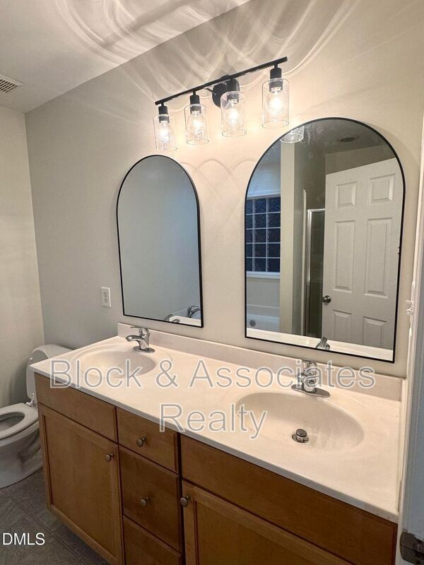 Building Photo - 116 Reno Ave