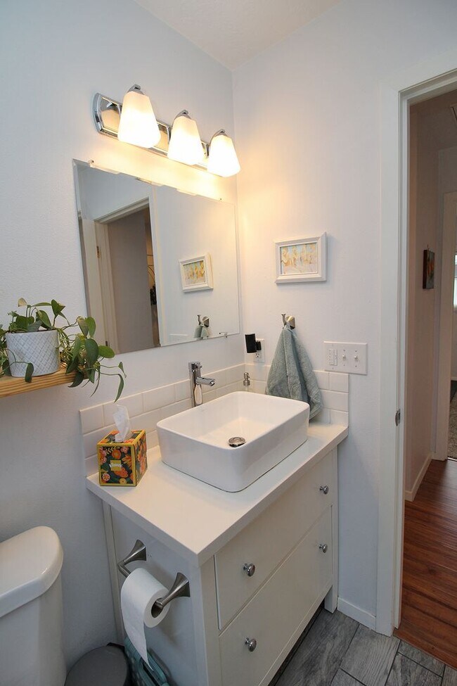 Building Photo - 205 NE 79th Ave