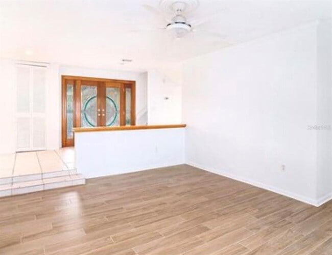 Building Photo - 115 Lake Shore Dr E