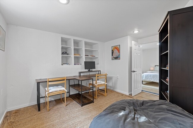 Building Photo - 7227 SE Hawthorne Blvd