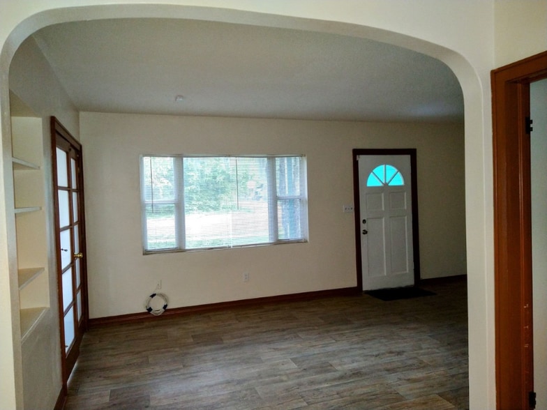 Building Photo - 3300 St Johns Ave