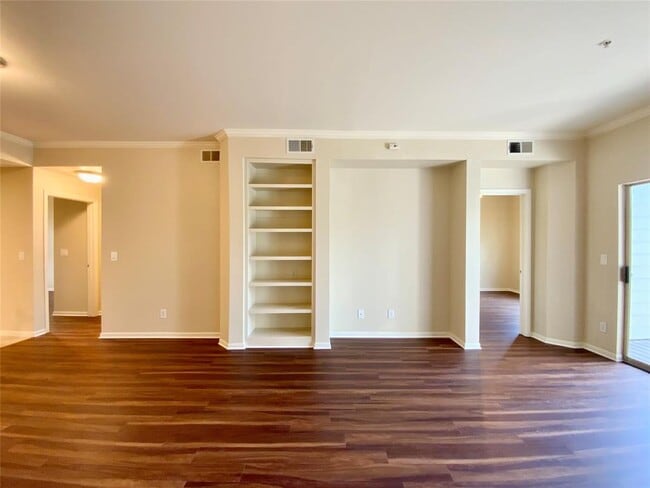 Building Photo - 6000 Shepherd Mountain Cove