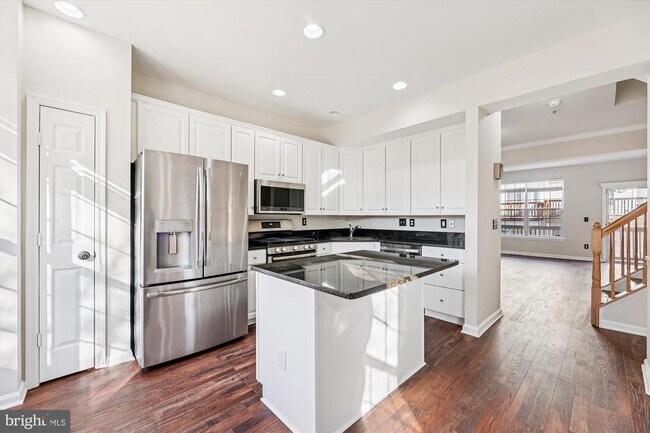 Building Photo - 3811 Eisenhower Ave