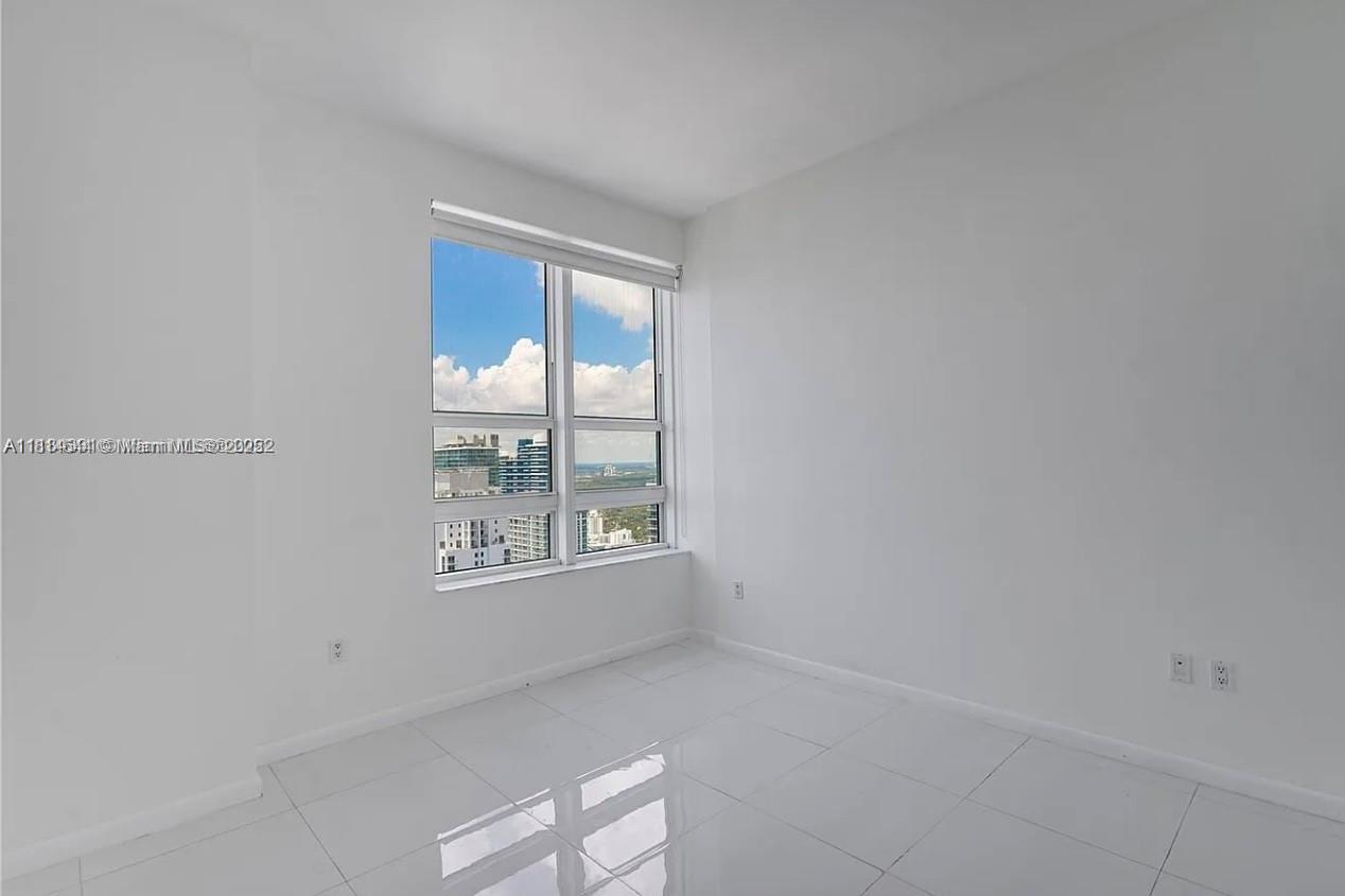Building Photo - 950 Brickell Bay Dr