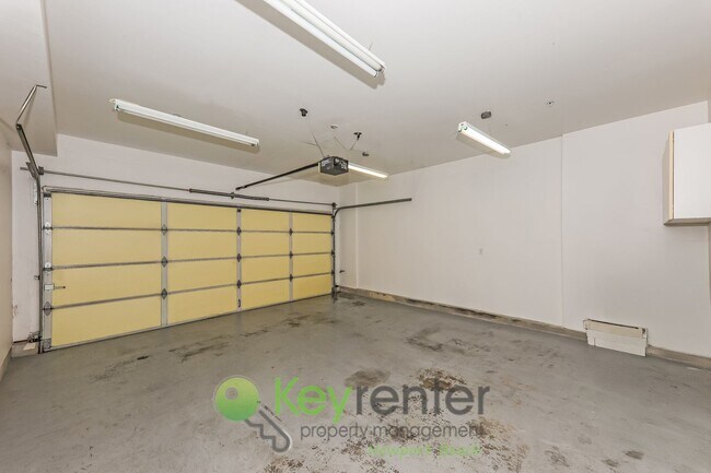 Building Photo - Stunning Westpark Condo in the Heart of Ir...