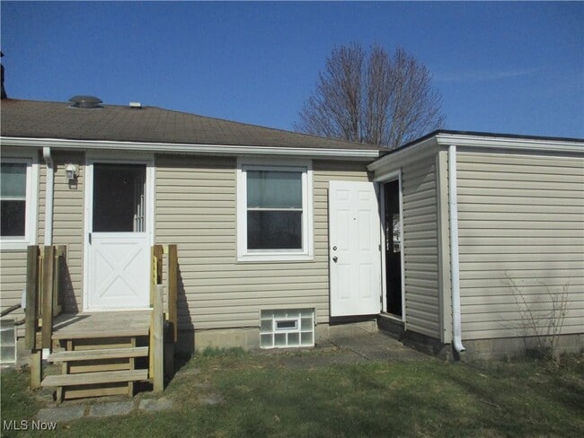 Building Photo - 32402 Bainbridge Rd