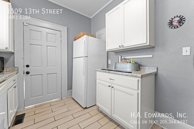Building Photo - 1509 13th St