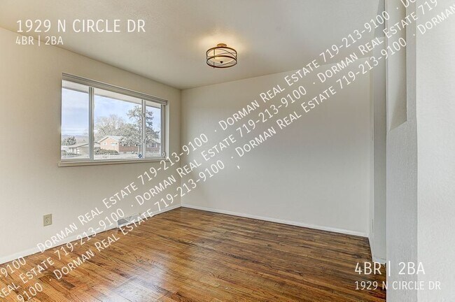 Building Photo - 1929 N Circle Dr