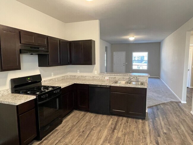 Building Photo - Wonderful Home in El Reno! 4 Bedrooms, 2 Bathroom