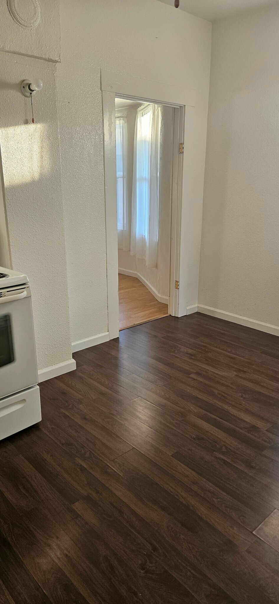 Building Photo - 609 E Main St