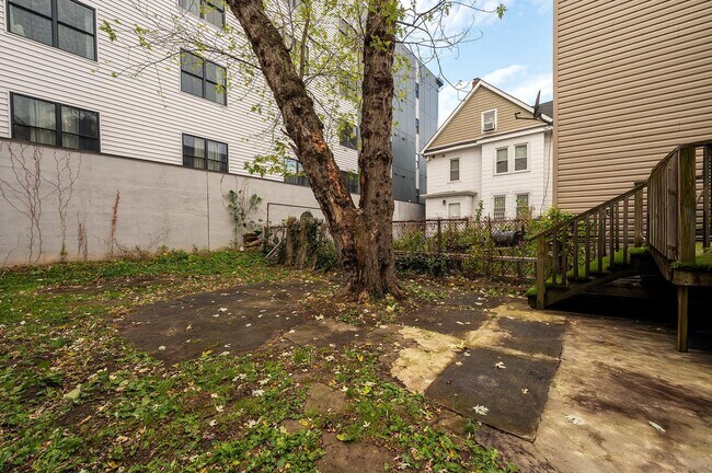 Building Photo - 233 Bidwell Ave