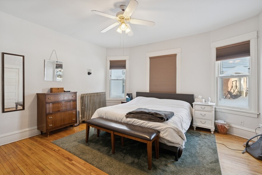 Building Photo - 2120 Emerson Ave S