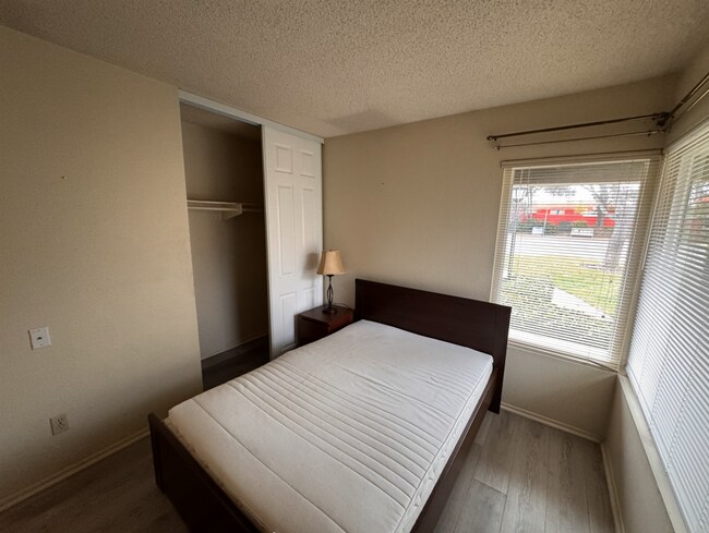 Building Photo - 8364 Summerdale Rd