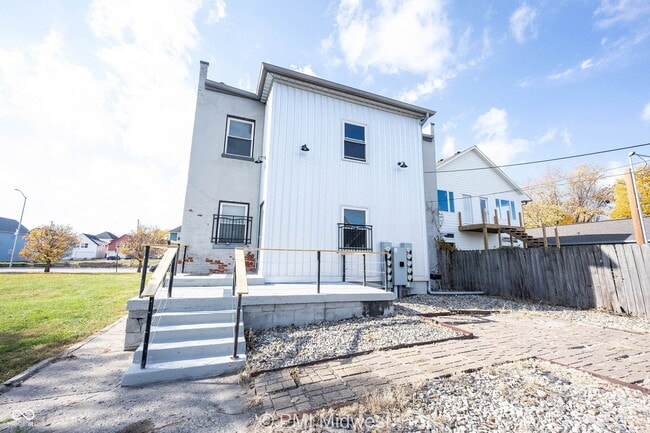 Building Photo - 2029 N College Ave