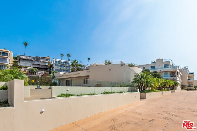 Building Photo - 7301 Vista Del Mar