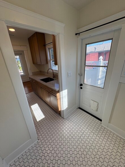 Building Photo - 4746 Idaho St