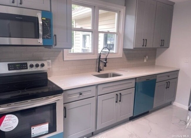 Building Photo - 3 Caroline St