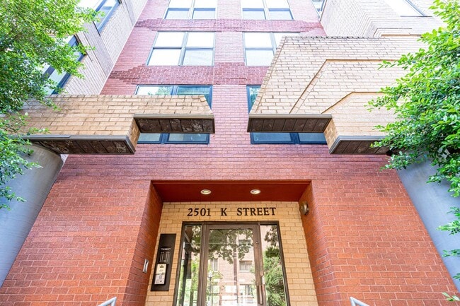 Building Photo - Beautiful One Bedroom in the Heart of Foggy Bottom| Water and Gas Included!