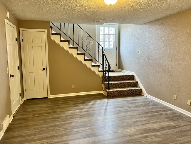 Building Photo - 2342 S Crysler Ave