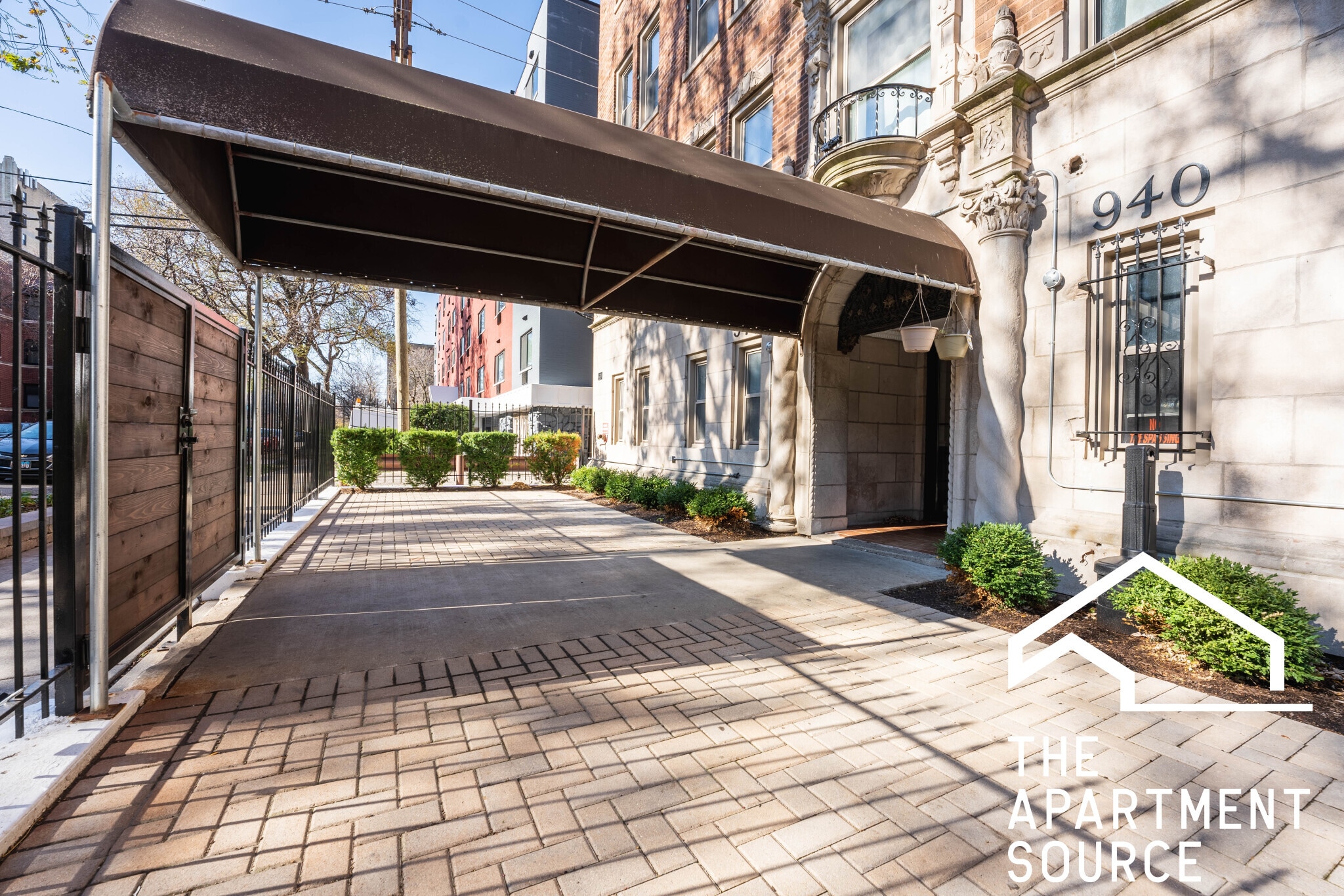 Building Photo - 900 W Winona St