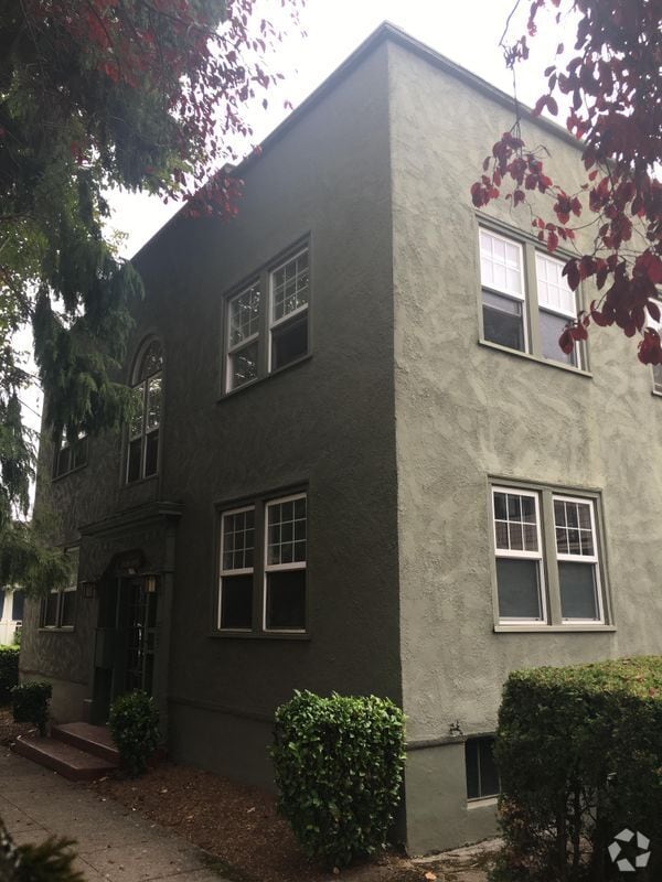 Building Photo - 2100 NE Everett St