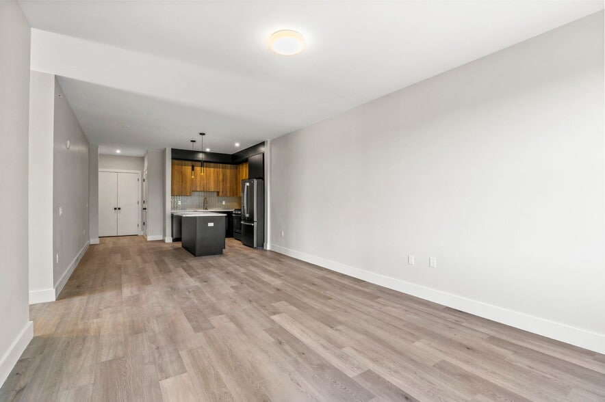 Building Photo - 2021 Jones Rd