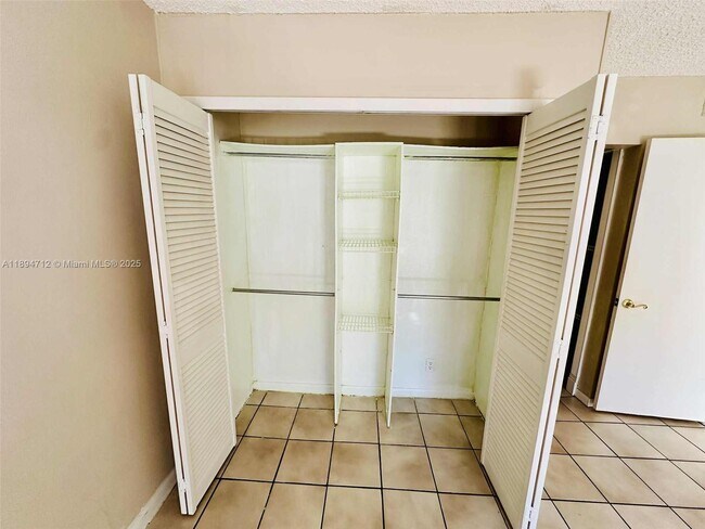 Building Photo - 330 SE 2nd St