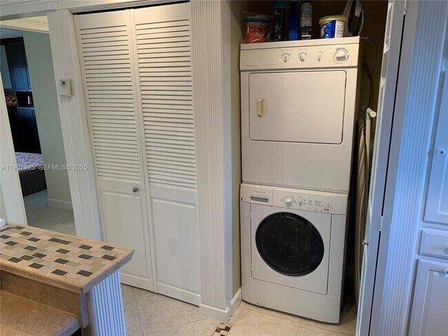 Building Photo - 5200 NW 31st Ave