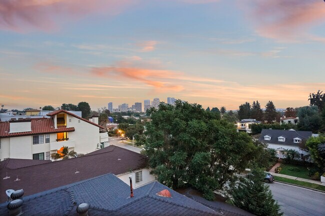 Building Photo - 10627 Ashton Ave