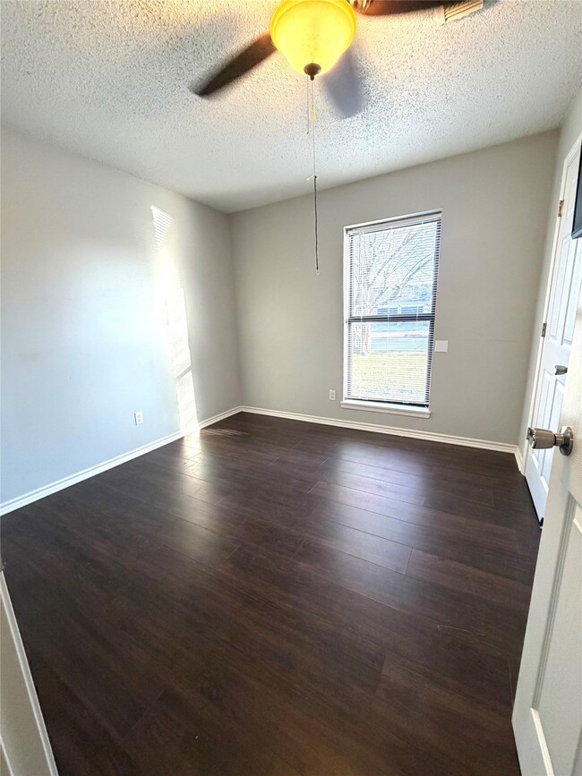 Building Photo - 2714 33rd Ave N