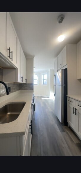 Building Photo - 3824 N Greenview Ave