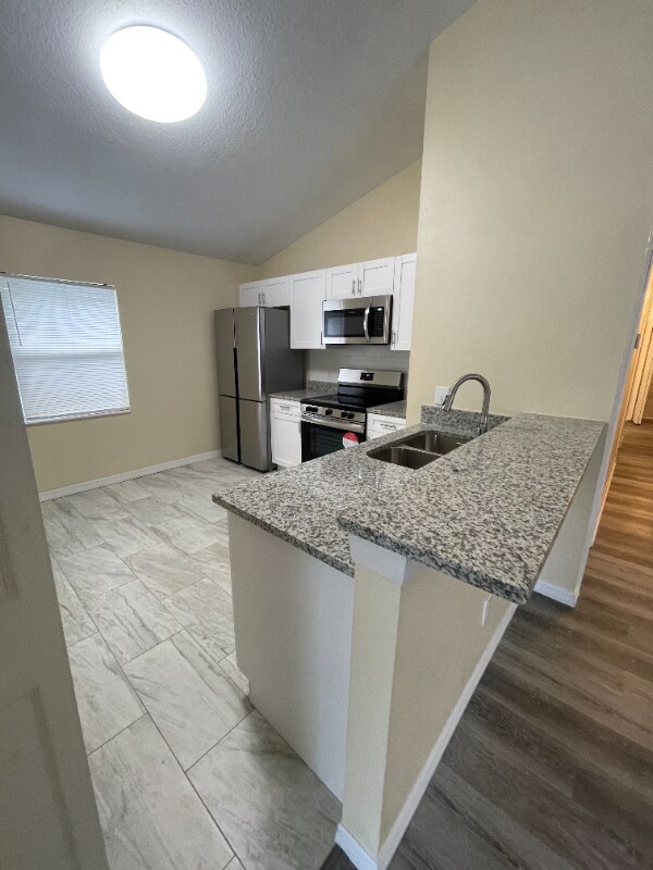 Building Photo - 2704 E 19th Ave