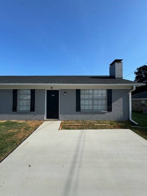 Building Photo - 714 McClenny Dr