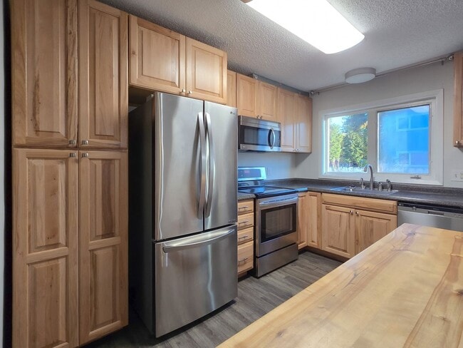 Building Photo - 2 Bed/1Ba Condo