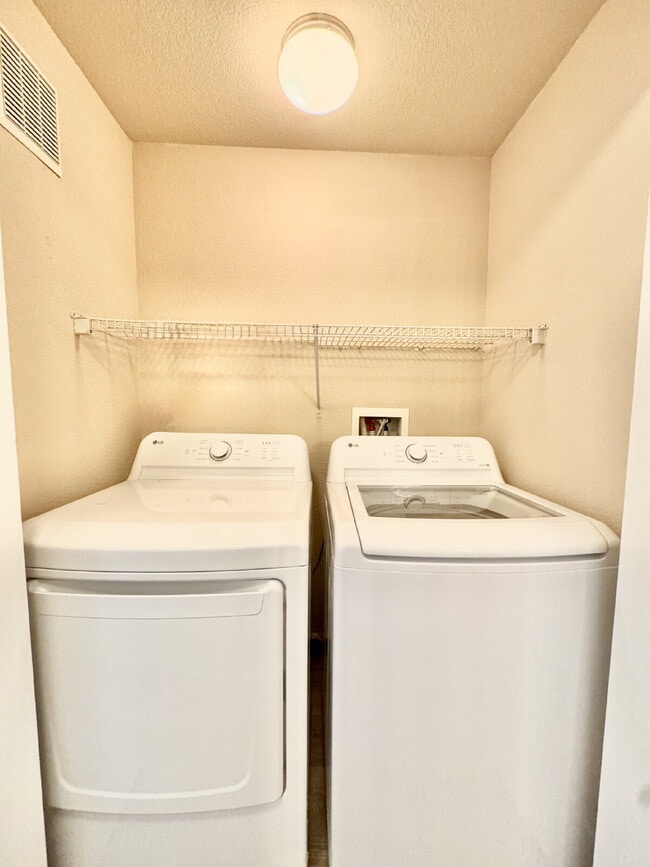 Building Photo - DOWNSTAIRS CONDO | GATED COMMUNITY | CENTENNIAL HILLS | UPDATED 3 BEDROOM