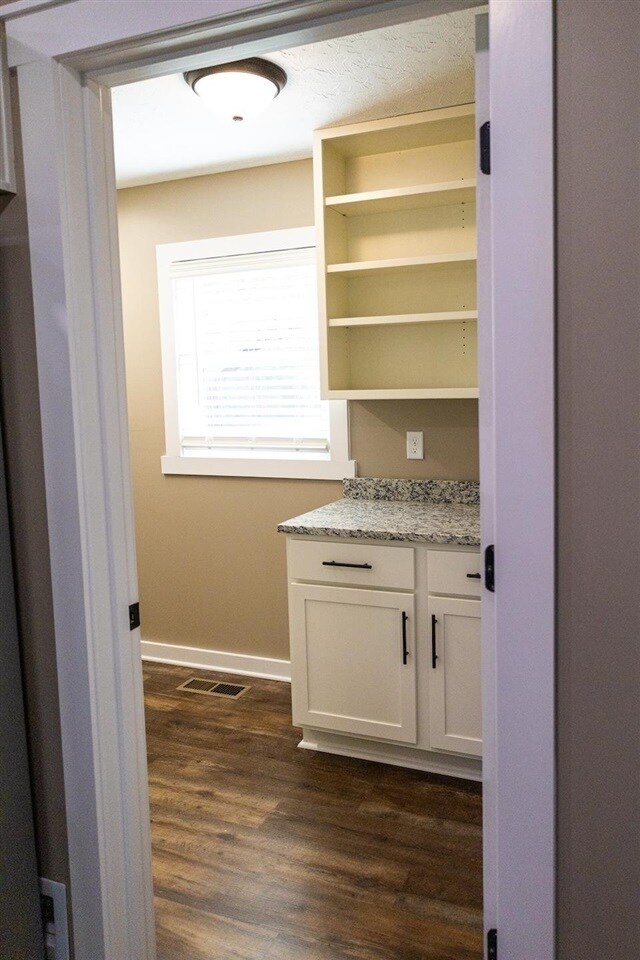 Building Photo - 516 Claremoor Ave