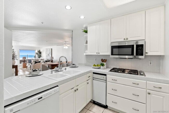 Building Photo - 1362 Seacoast Dr