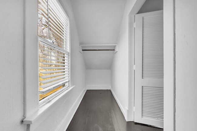 Building Photo - 1851 Manila Ave