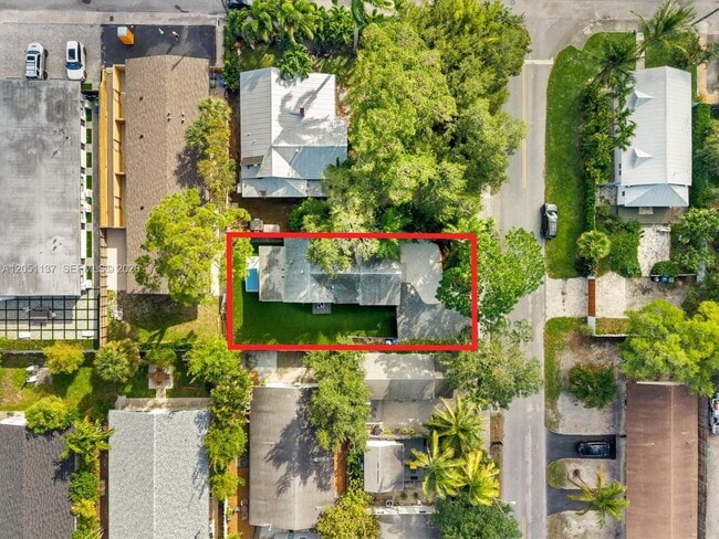Building Photo - 230 SW 12th Ave