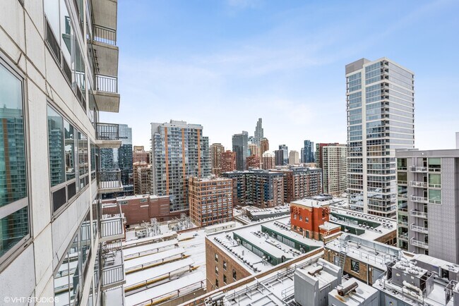 Building Photo - 701 S Wells St