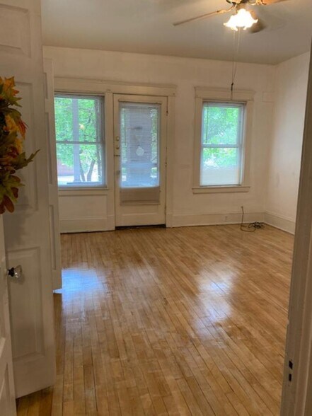 Family Room Front Porch Entrance - 2208 Murray Hill Rd