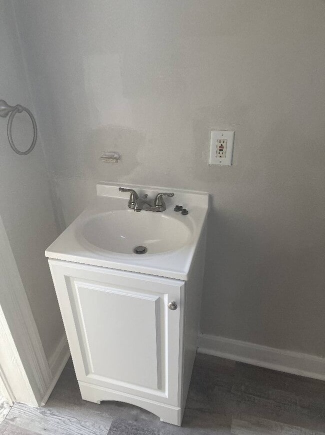 Building Photo - 683 Berryman Ave