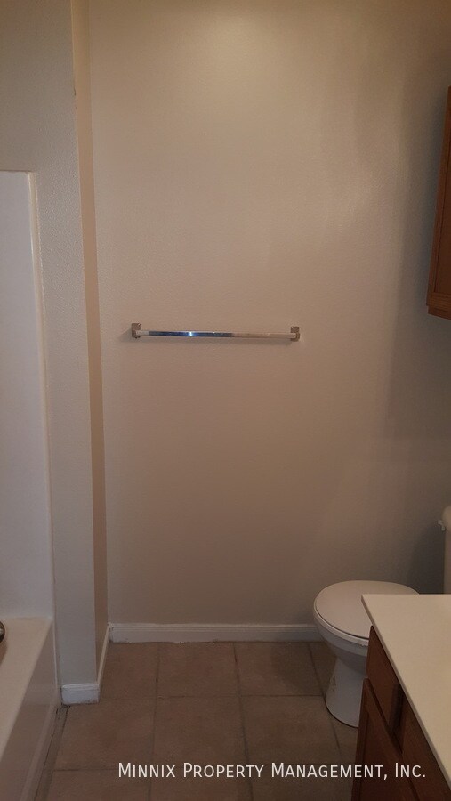 Building Photo - 517 N Brentwood Ave