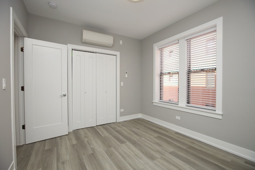 Building Photo - 3938 N Janssen Ave