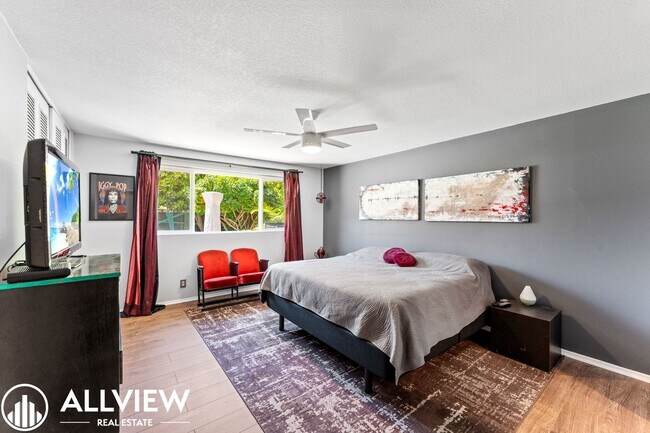 Building Photo - Exquisite 4 Bed 2.5 Bath Home in Orange!