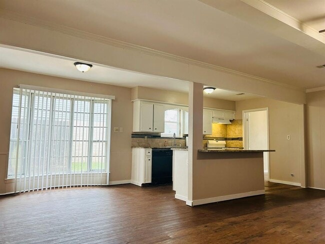 Building Photo - 10506 Huntington Wood Dr