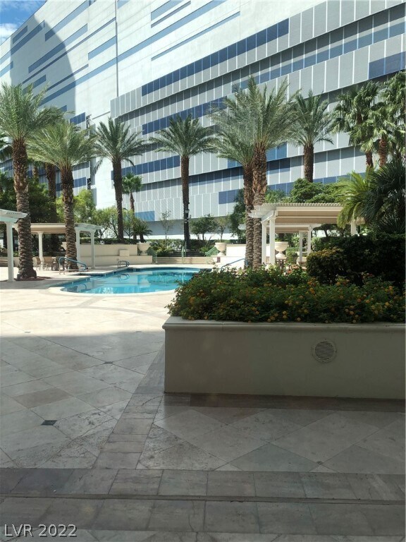 Building Photo - 2747 Paradise Rd