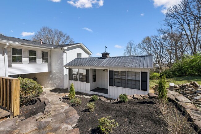 Building Photo - 4604 Mountainview Dr
