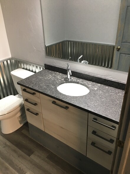 Second bathroom view - 1433 Witzel Ave